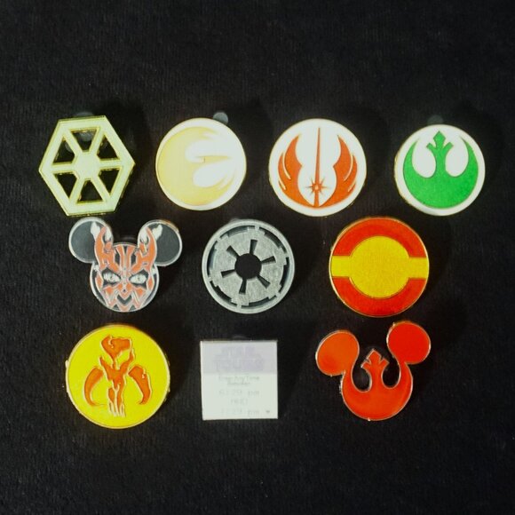 Disney Pin Trading 10 Pin Lot Featuring Star Wars (022) - Picture 1 of 4
